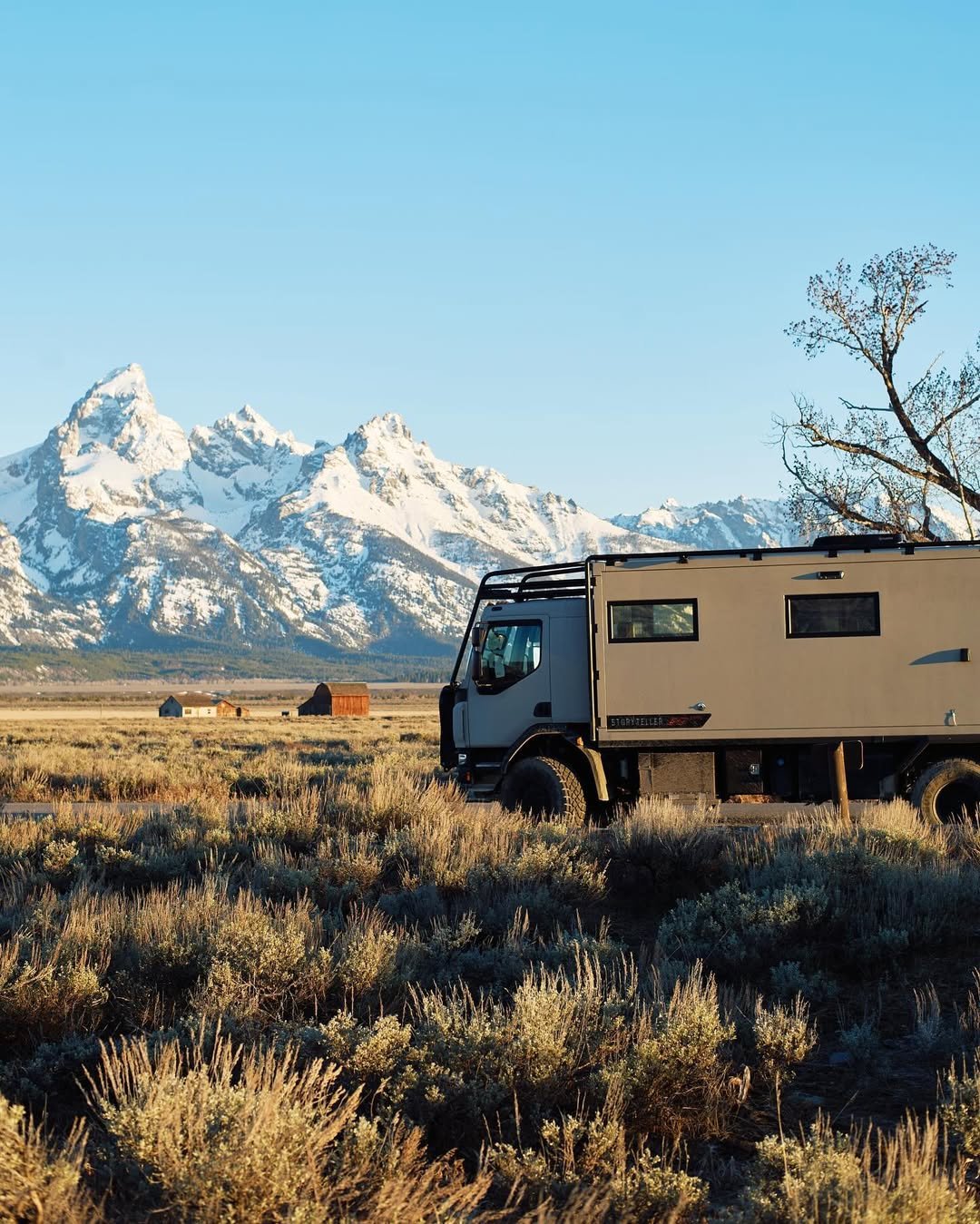 444903116_1186554142364263_1513232639992686082_n truck with mountains